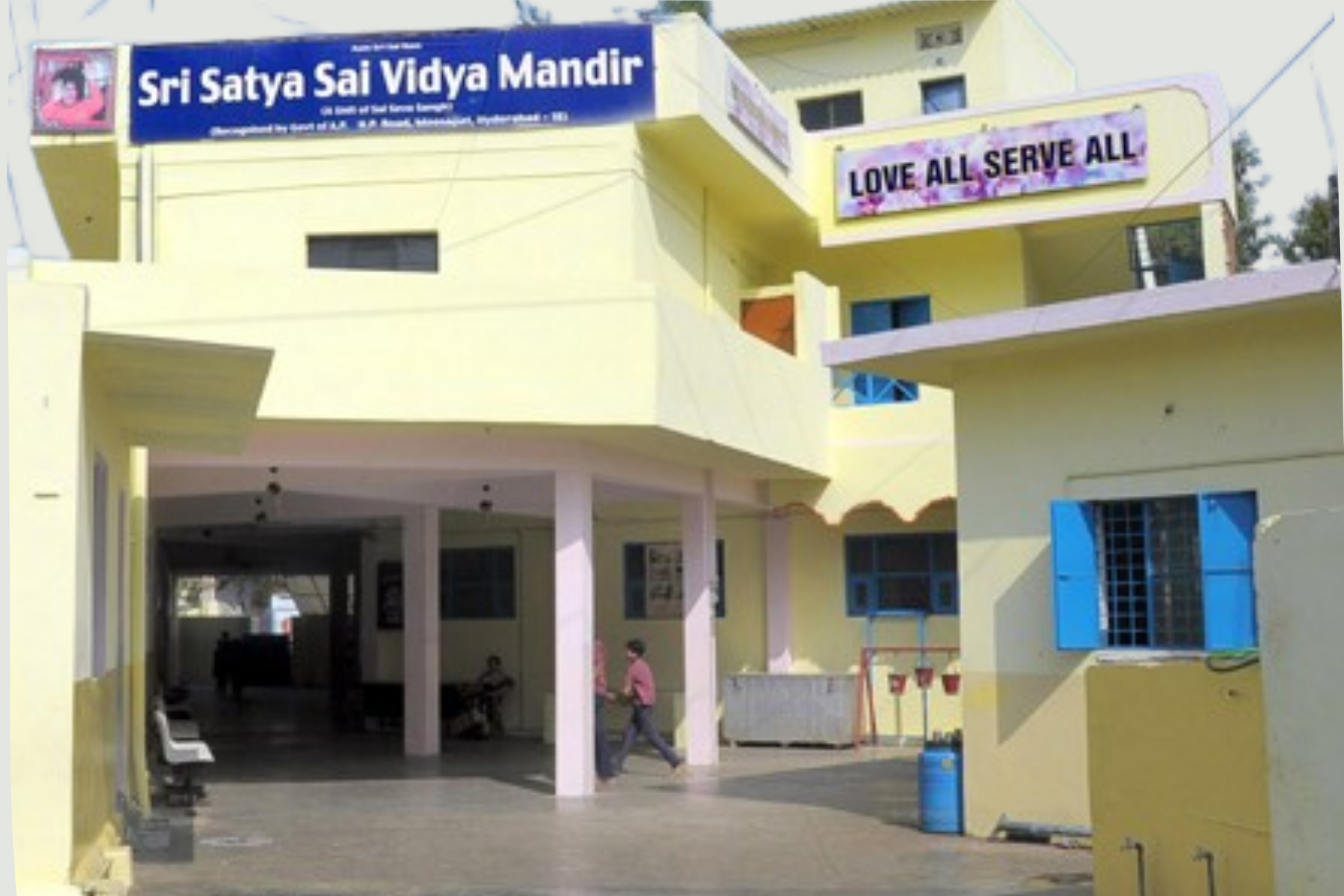 Cream Minimalist Skincare Promotion Instagram Post (2025 x 1350 px)